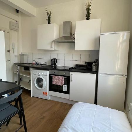 Lovely Studio Flat In The Heart Of Holloway. Лондон Экстерьер фото